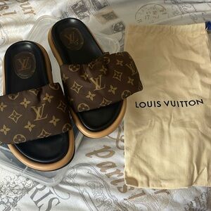 Authentic Pool Pillow Flat Comfort Mule Louis Vuitton size 36